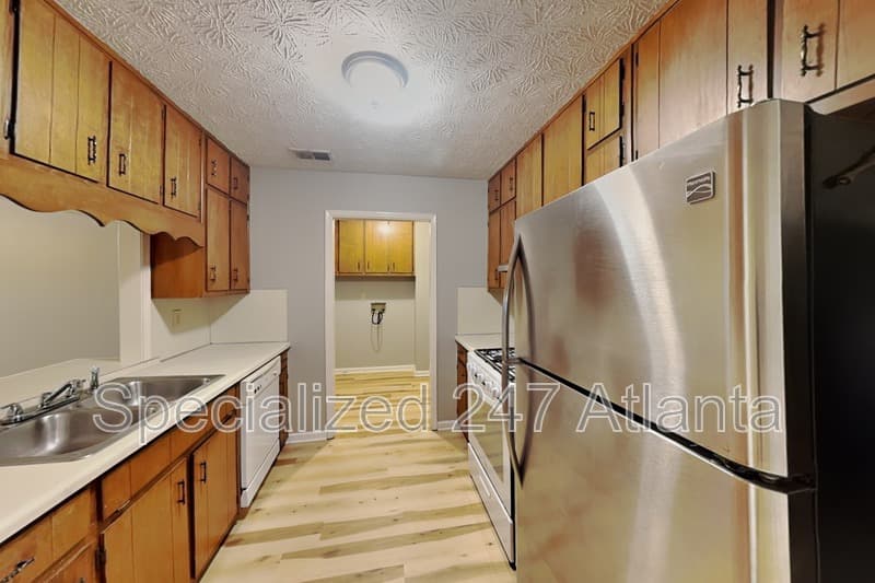 Conyers House: 2112 Fairway Ct SE