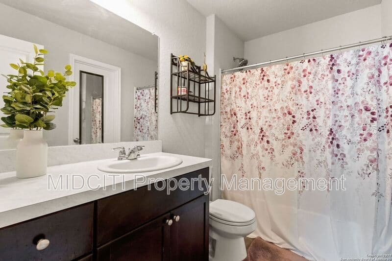 San Antonio House: 130 Expedition Way
