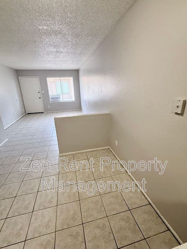 Mesa House: 44 S Williams