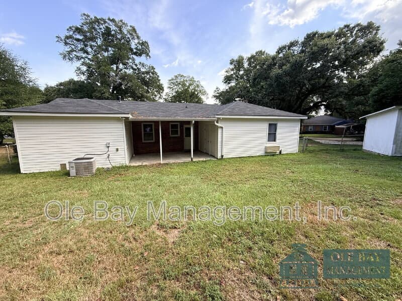 Mobile House: 4650 Rosewood Dr