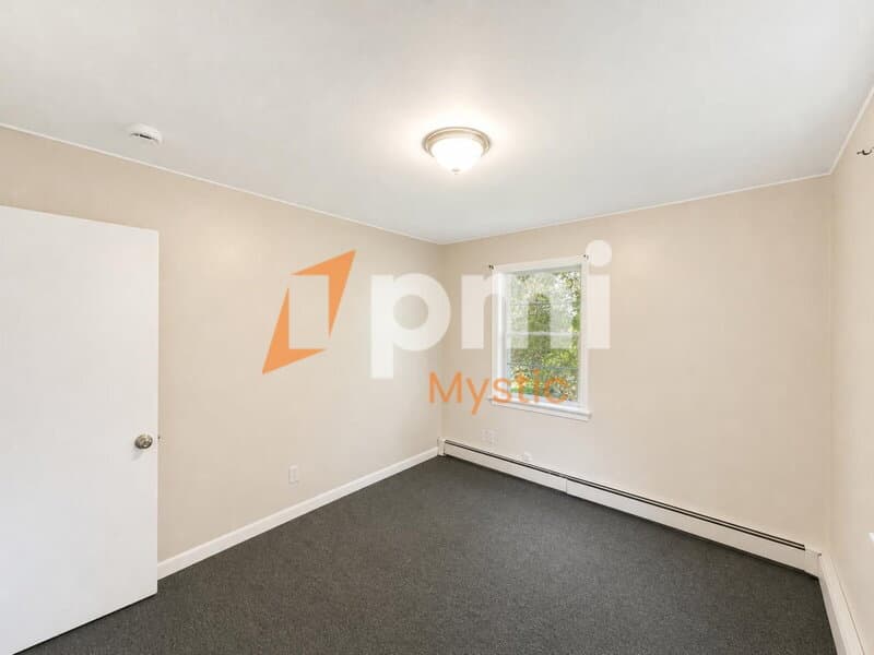 North Stonington House: 24 Milltown Road