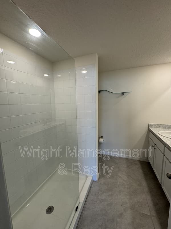 Wimauma House: 5586 Logan Cave Avenue