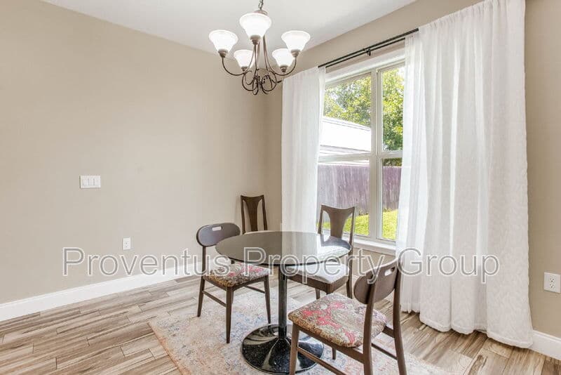Mary Esther House: 215 Green Dr