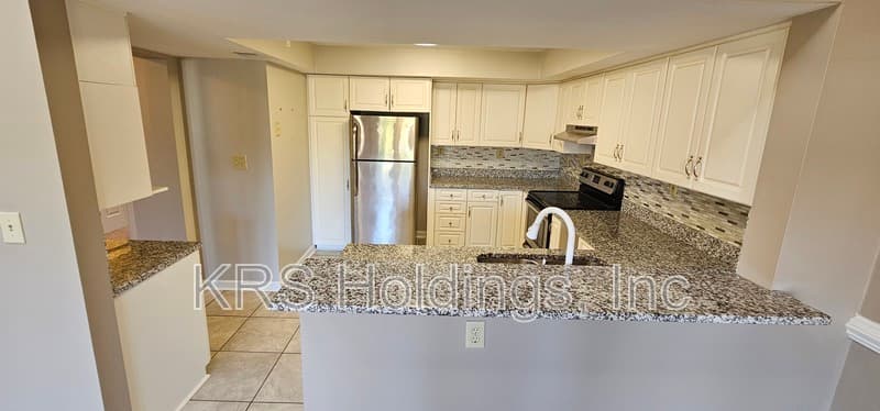 Hampton Condo: 200 Mainsail Dr.