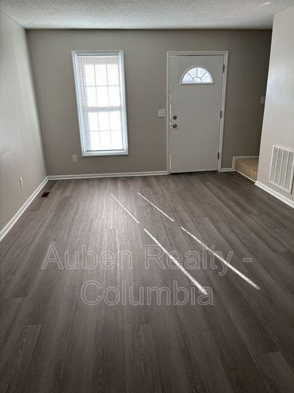 Cayce House: 7 Londonderry Square
