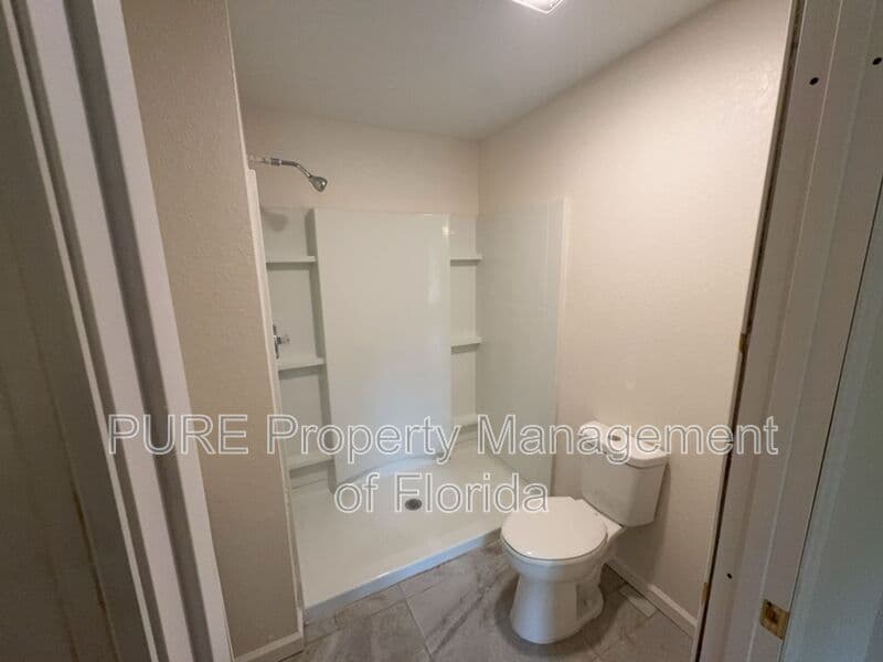 Williston House: 11330 NE 66th Lane