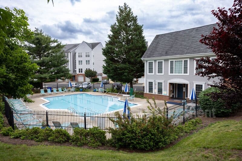 Alexandria Condo: 279 S Pickett St.