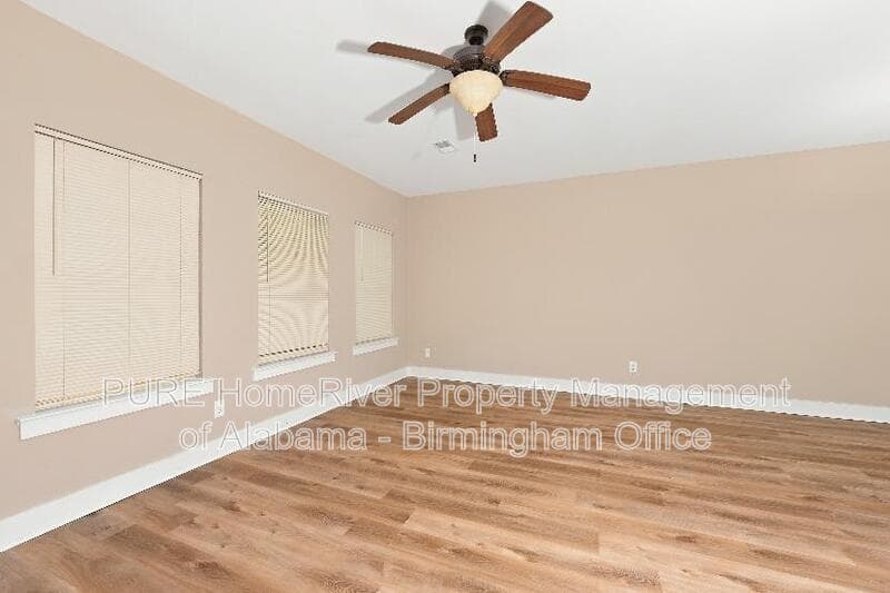 Gardendale House: 4257 Lochshire Lane