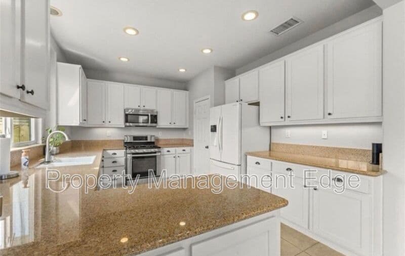 Lake Elsinore House: 33555 Cedar Creek Ln