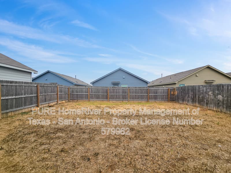 New Braunfels House: 2442 Broken Arrow
