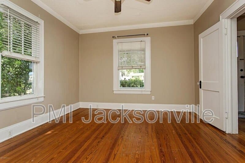 Jacksonville House: 1211 Hollywood Ave