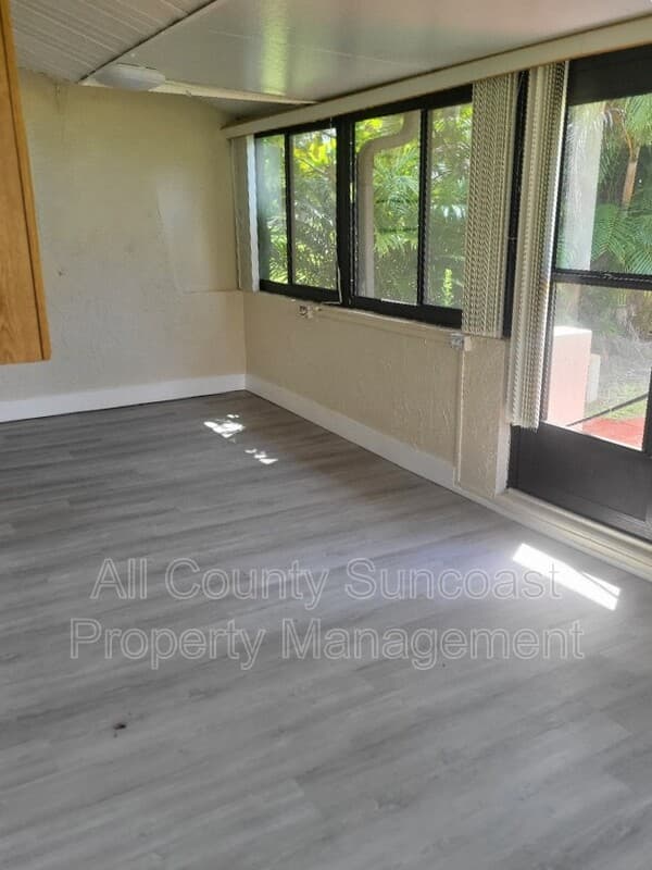 Largo Condo: 1211 11th Circle SE
