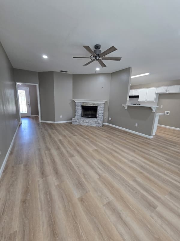 Whitehouse House: 804 Hummingbird Lane