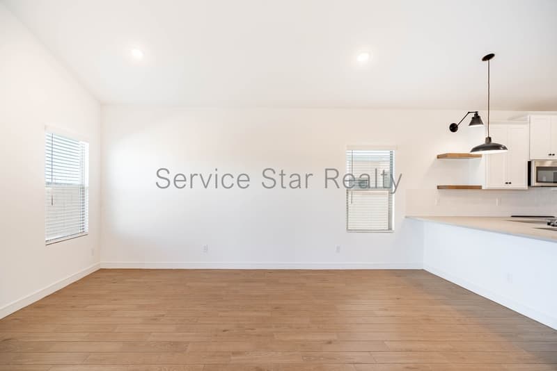 Maricopa House: 16635 N Lunar St