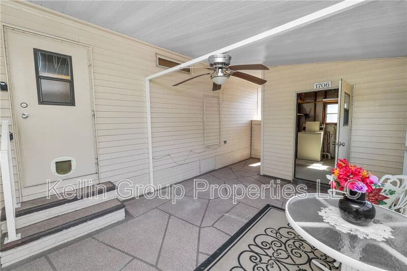 Lakeland House: 1706 Fox Hill Dr