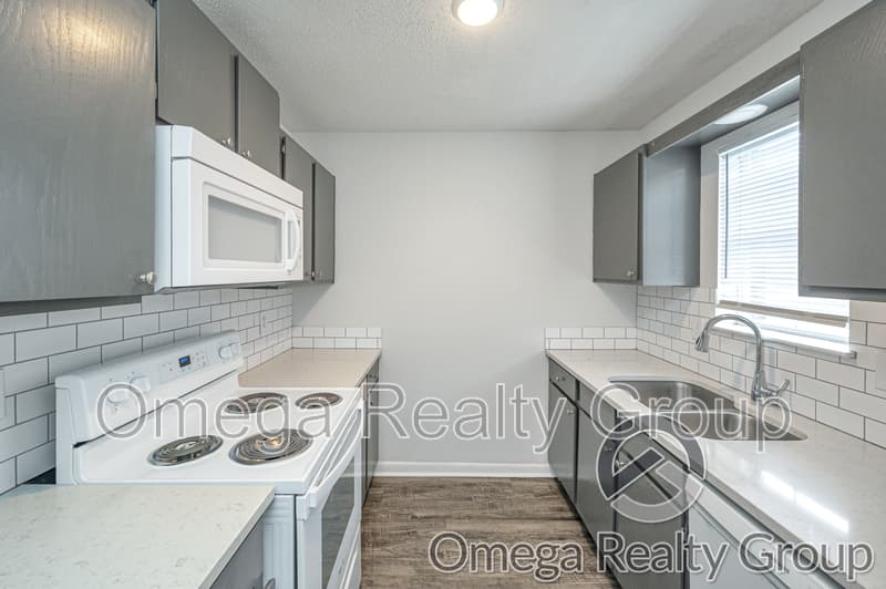 Columbiana Condo: 100 Egg And Butter Rd