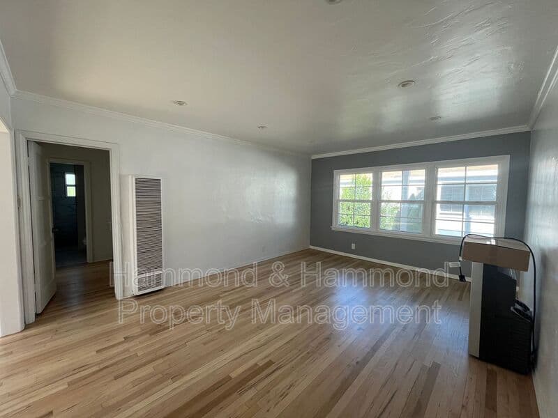 North Hollywood Condo: 11685 Chandler Blvd.