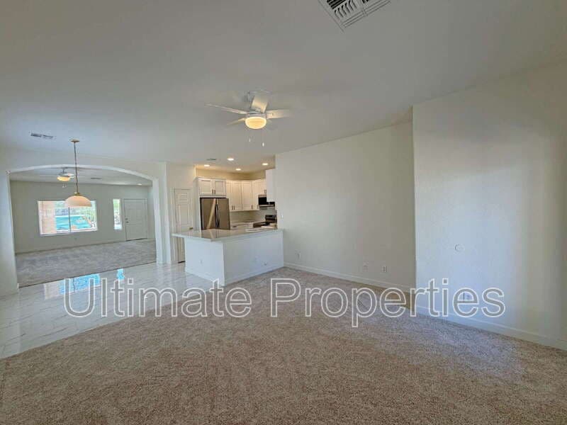 Avondale House: 12360 W Tonto St