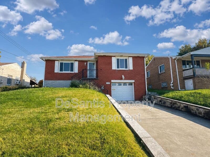 Overbrook House: 2229 Parklyn Street