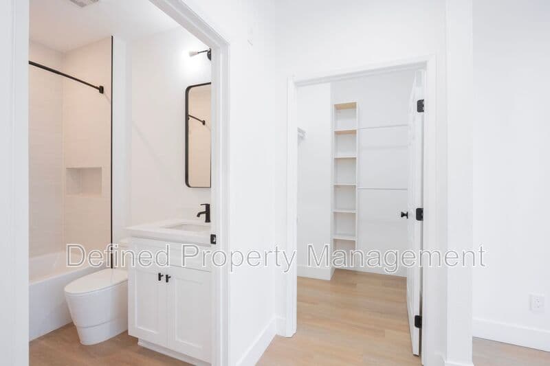 Los Angeles Condo: 1616 N Serrano Ave