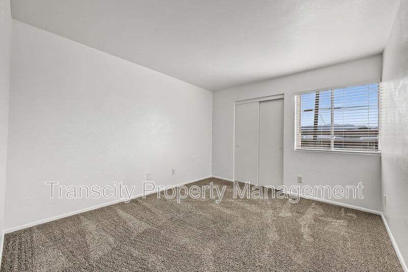 Phoenix House: 435 E Hidalgo Ave