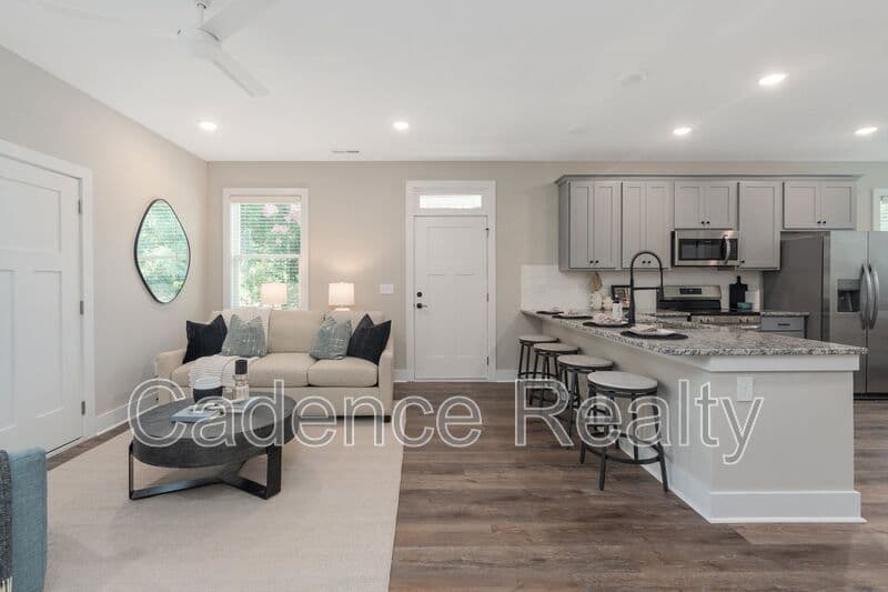 Wilmington House: 1747 Perimeter Loop