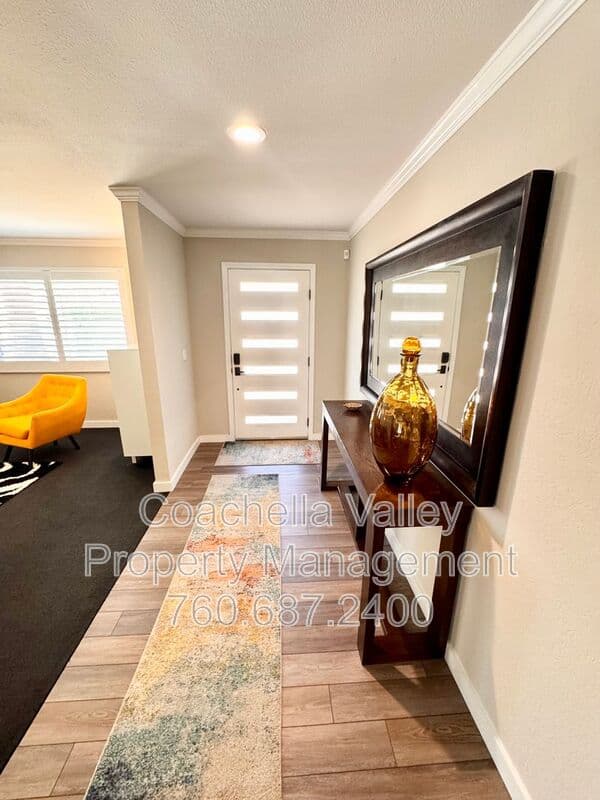 Palm Springs House: 2004 N San Antonio Rd