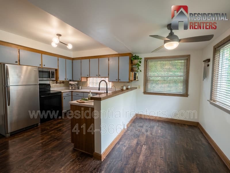 Bay View House: 2913 E Rhode Island Avenue