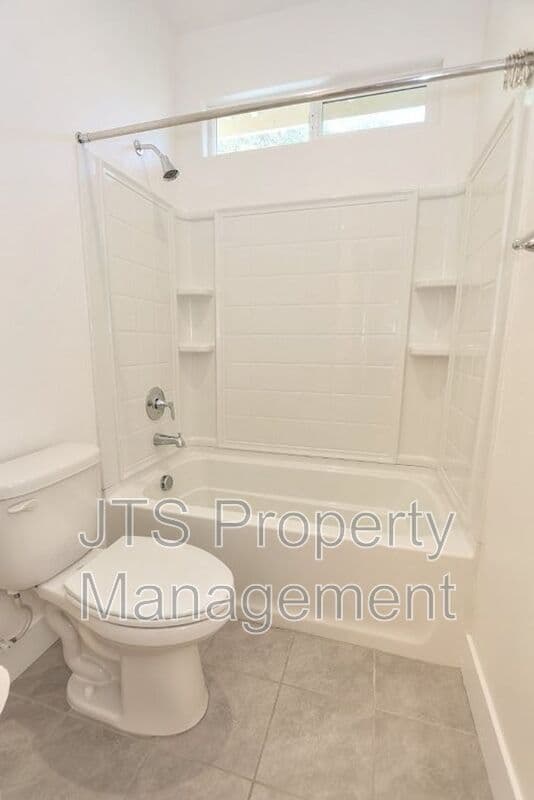 Fair Oaks House: 4988 Amina Fair Way