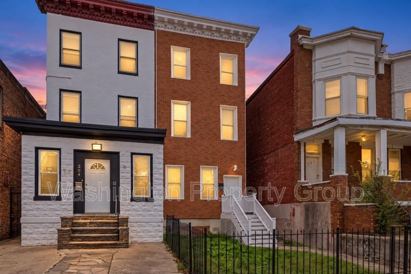 Baltimore House: 206 E 25th St