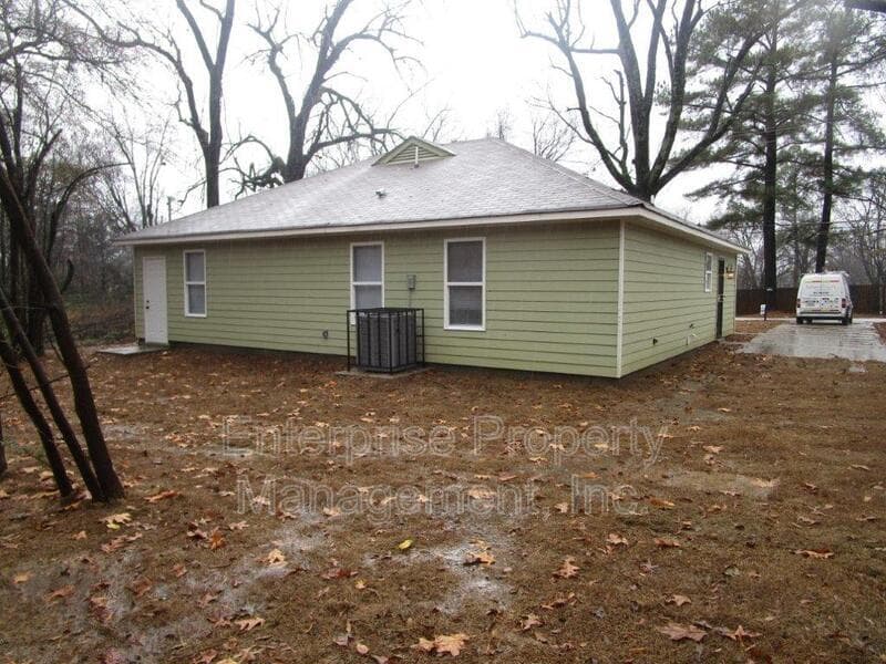 Memphis House: 3490 Ardmore St