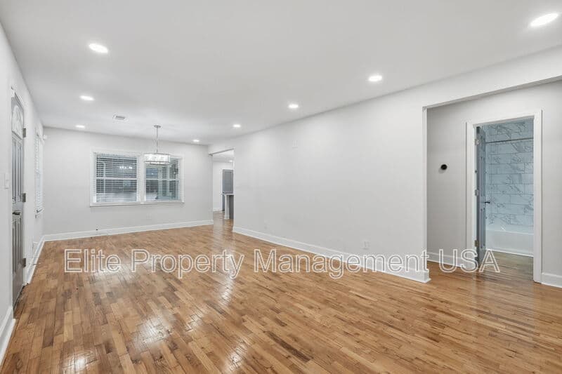 Decatur House: 1395 Dennis Drive