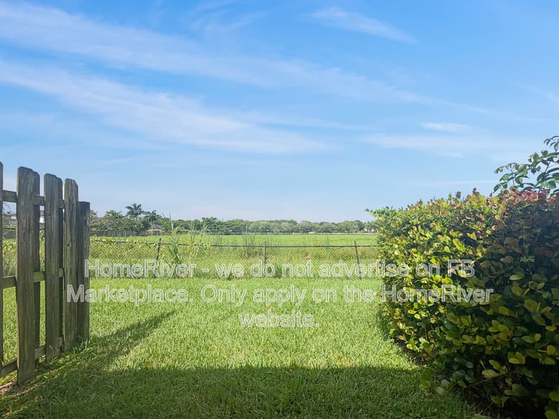 Homestead Townhome: 230 SE 29th Ave