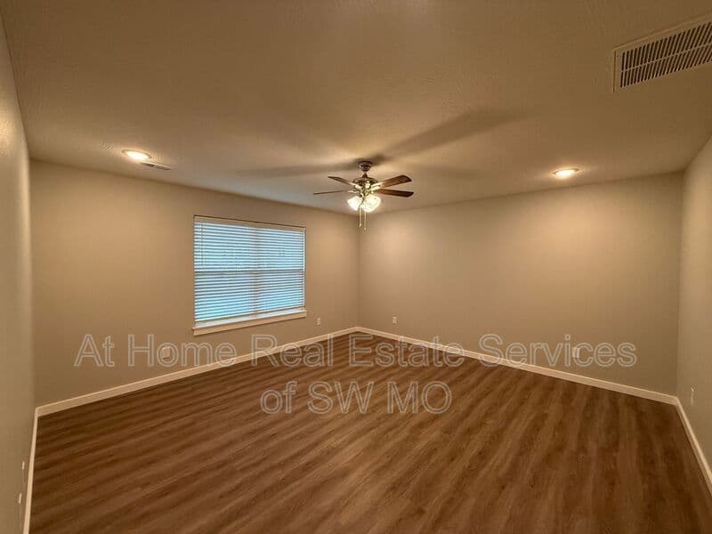Ozark Condo: 900 S Rimes Ave