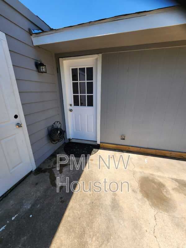 Houston Townhome: 2677 Gessner Rd