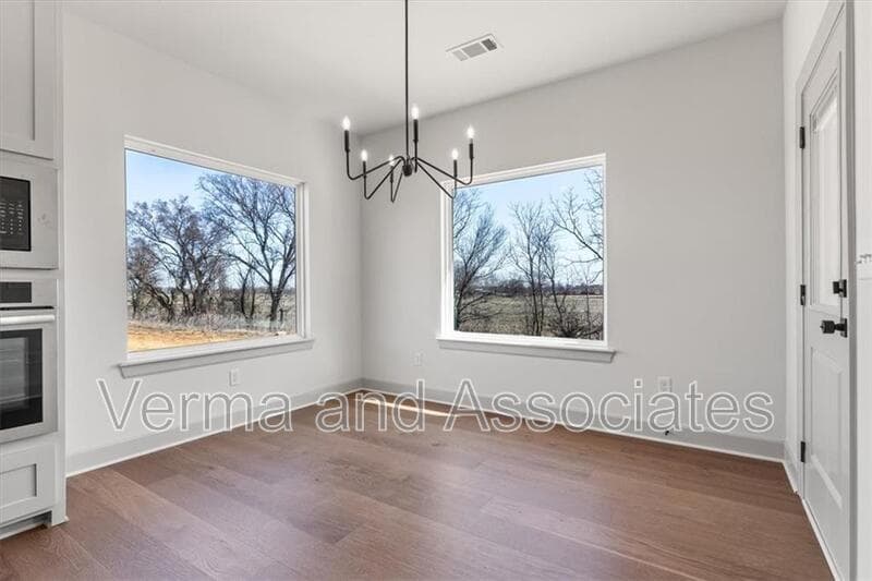 Centerton House: 1050 Whistler St