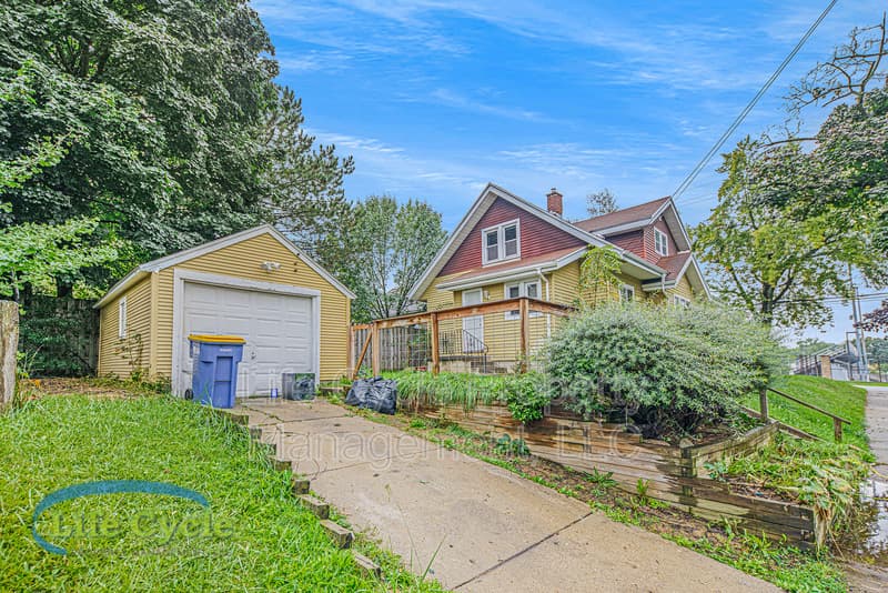 Grand Rapids House: 148 Diamond NE