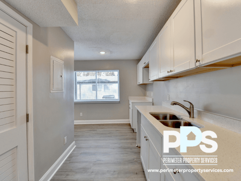 Atlanta House: 390 West Lake Avenue