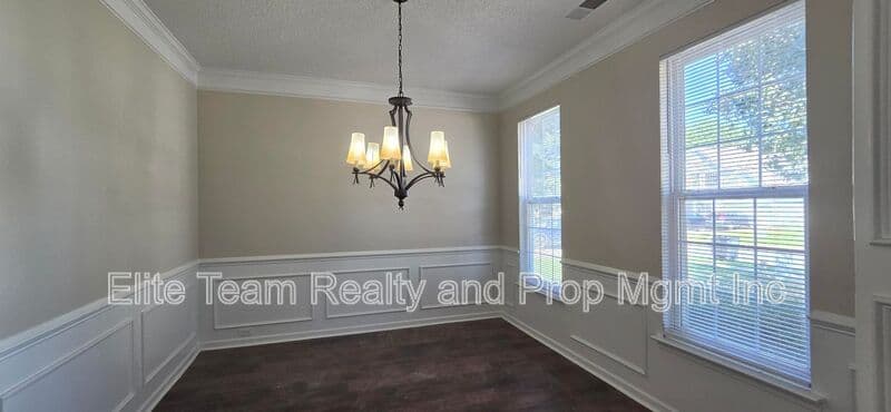 Charlotte House: 14011 Millers Creek Lane