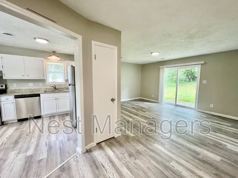 Fayetteville House: 6405 Lorell Court