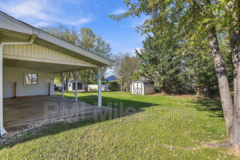 Greencastle House: 105 W Walter Ave
