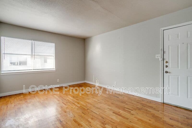 Fort Worth House: 3417 S University Dr