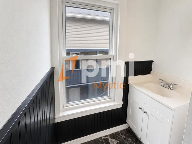 Meriden Condo: 135 Willow Street