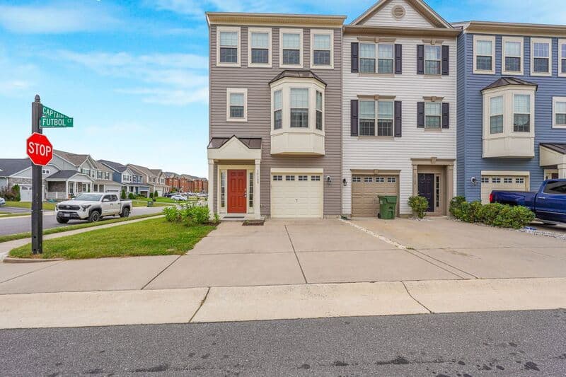 Fredericksburg House: 10100 Futbol Ct