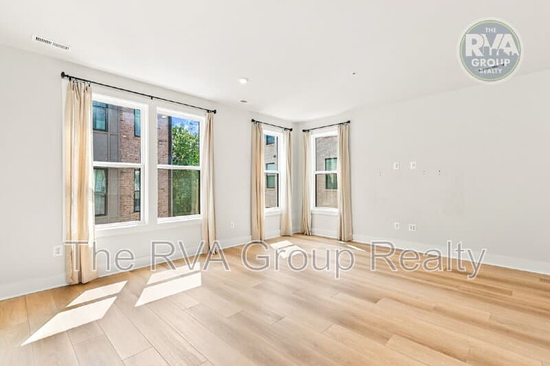 Richmond Condo: 1552 Moore Street