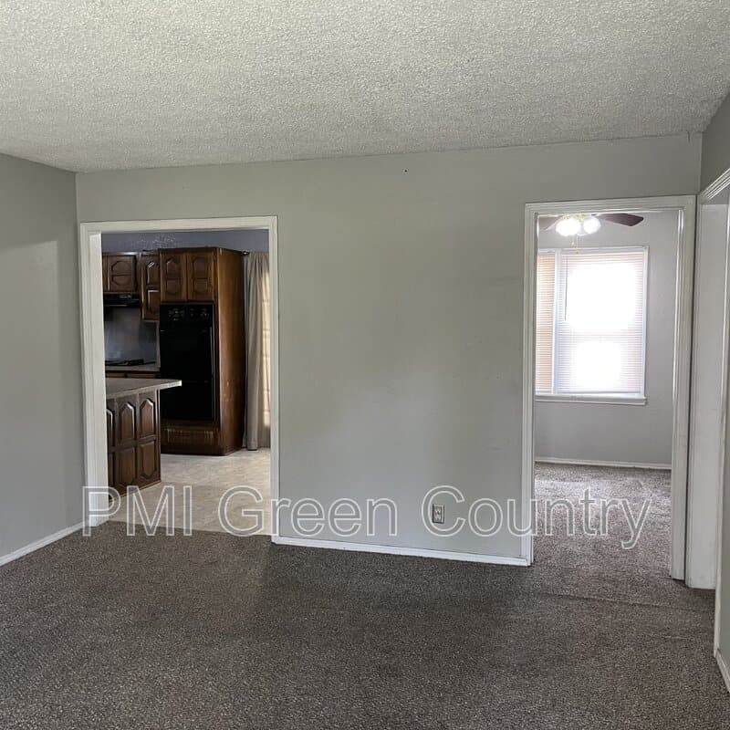 Tulsa House: 4547 E Young Ct