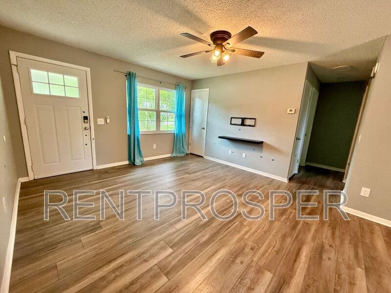 Deland House: 410 Albany Ave