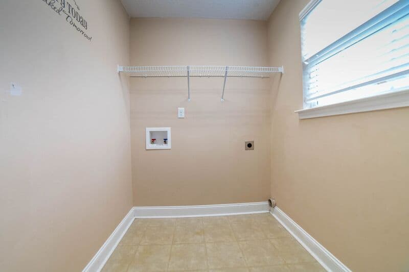 Hinesville House: 211 Augusta Way
