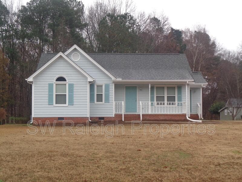 Fuquay-Varina House: 1400 Squire Ridge Drive