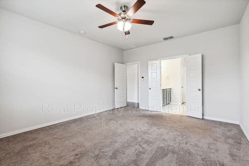 Aubrey House: 1833 Meadow Trail Lane